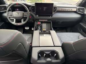 Asiento de Cuero Negro Usado para Sequoia TRD Pro Hybrid 4WD 2025, Lado Izquierdo, con Sistema de Navegación, Arranque Remoto, Paquete Tecnológico, Tercera Fila - Product Image 5