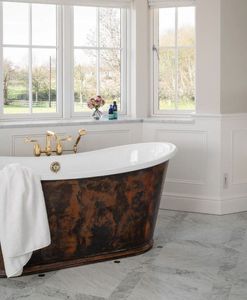 อ่างอาบน้ำทองแดงชุบน้ำลึกสำหรับห้องน้ำที่หรูหราไร้กาลเวลาตกแต่งด้วยลวดลายสไตล์วินเทจที่อบอุ่น - Product Image 4