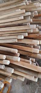 Manche de balai en bois enduit de PVC du Vietnam - Product Image 2