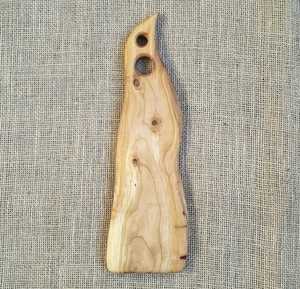 Planche à découper en bois de chêne artisanal de qualité supérieure, en bois massif rustique, avec deux trous pour les doigts, pour la maison et les restaurants - Product Image 2