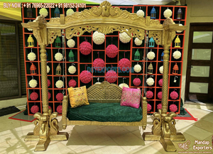 Maravilloso Columpio de decoración Walima en oro negro, boda encantadora, Mehndi, decoración nocturna, asiento Columpio de escenario, columpio antiguo de boda paquistaní - Product Image 2