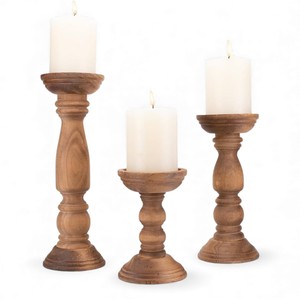 Trio de bougeoirs en bois brun tournés à la main avec une forme arrondie lisse pour une ambiance intérieure rustique et chaleureuse - Product Image 1