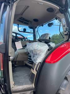 Tracteur agricole I.H 130HP Farmall 130A de qualité supérieure, état neuf/d'occasion, modèle 2024, fabriqué aux États-Unis, prix très avantageux. - Product Image 5