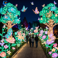 Installation de lanternes en forme de papillons enchantés pour la promenade nocturne dans le jardin botanique avec design personnalisé et installation mondiale