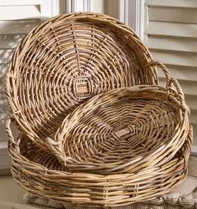 Plateaux de service durables en rotin avec des tons naturels terreux parfaits pour les maisons modernes inspirées de la côte ou de la ferme - Product Image 1