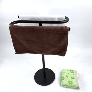 Porte-serviettes en métal tendance, améliore l'organisation en gardant les serviettes bien rangées et accessibles - Product Image 3