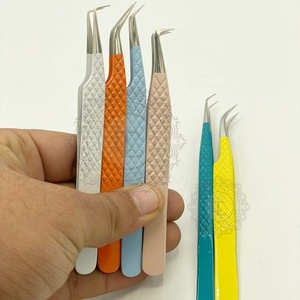 Pince à cils de qualité supérieure avec étiquette personnalisée en acier inoxydable durable testé à la main meilleur prix avec revêtement de plusieurs couleurs - Product Image 3