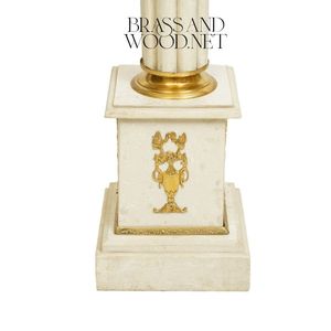 แท่นหินอ่อนสีขาวคลาสสิกพร้อมเสาแบบมีร่องและลวดลายทองเหลืองสไตล์วิคตอเรียน - Product Image 5