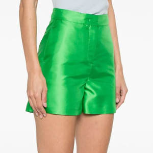Shorts en satin de meilleure qualité pour femmes Design personnalisé Vêtements confortables Décoration de logo Fourniture en gros de haute qualité Shorts chauds - Product Image 3