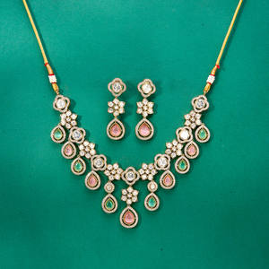 Kanhai Jewels hecho a mano latón aleación de cobre clásico gargantilla collar cristal/diamantes de imitación forma de paz Mehndi chapado ajustable - Product Image 2