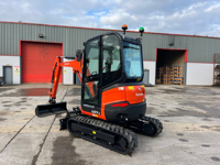 Mini-excavatrice KUBOTA U27-4 de 2,6 tonnes avec cabine climatisée et chauffée, 3 godets, pour travaux de construction et de terrassement, certifiée EPA/CE.