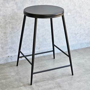 Tabouret de bar industriel contemporain avec assise en bois et pieds en fer thermolaqué pour une utilisation dans une ferme ou une cuisine - Product Image 3
