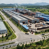 Entrepôt industriel à structure en acier isolé et à humidité contrôlée, avec connexion par boulons haute résistance pour l'archives de documents d'entreprise