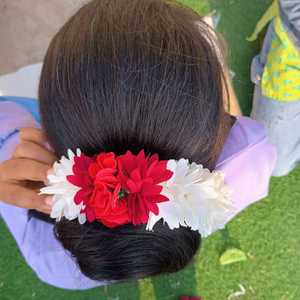 ผมปลอมสำหรับเจ้าสาวสีขาวและสีแดงเข้มผมดอกไม้ผ้า gajra เครื่องประดับผมเจ้าสาวสำหรับงานแต่งงาน juda Garland ดอกไม้ Veni