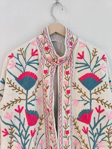 Cardigan rose bohème brodé floral à manches longues et col mandarin, grande taille, vêtement d'extérieur décontracté pour femme, idéal pour le printemps - Product Image 4