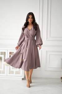 ชุดแต่งงานทำด้วยมือสำหรับผู้หญิงชุดเดรสสีขาวปักลายนกยูเครนสไตล์พื้นเมืองของช่างฝีมือมีคุณสมบัติตามธรรมชาติ - Product Image 3