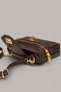 Bolso de lona marrón casual para mujer con logotipo personalizado, estuche de tocador, bandolera, bolso de mano con asa superior, cierre de cremallera, impermeable, para el hombro, OEM - Product Image 4