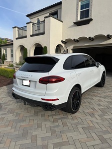 Porsche Cayenne Turbo propre de 2015 - Product Image 5