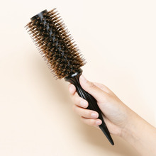 Cepillo Redondo para Cabello Cellreborn Premium con Cerdas de Jabalí para Peinado en Salón y Masaje del Cuero Cabelludo - Product Image 3