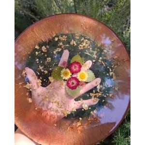 Plateau de service en résine de haute qualité pour offrir des cadeaux lors d'occasions spéciales conçu avec des motifs uniques et des couleurs vives - Product Image 1