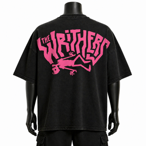 Camiseta Oversize Negra Personalizada de Algodón para Hombre, Estilo Urbano, con Estampado Gráfico Audaz, Ajuste Holgado y Hombros Caídos, Venta al por Mayor OEM - Product Image 2