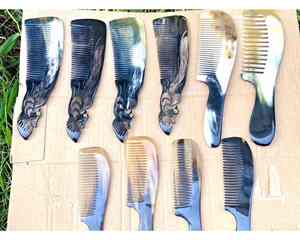 Peine de cuerno hecho a mano en Vietnam Dientes lisos y acabado fino Peine de cuerno Premium con efecto antiestático para el cuidado del cabello - Product Image 3