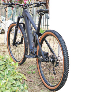 Migliora la tua esperienza fuoristrada con la mountain bike elettrica da 27,5 pollici in fibra di carbonio con sistema di sospensioni integrato - Product Image 1