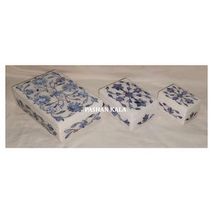 Boîtes de rangement pour bijoux en marbre blanc de la plus belle qualité et finition la plus raffinée, avec incrustations de nacre bleue et motifs floraux, pour le Ramadan. - Product Image 1