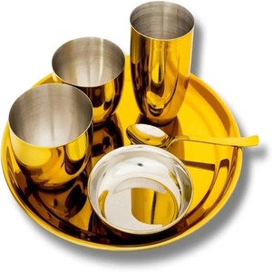 Service de vaisselle en acier inoxydable avec détails dorés comprenant une assiette, un bol à soupe et une tasse en métal - Product Image 1