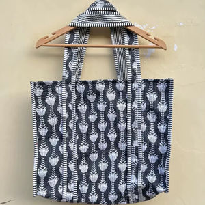 Sac en coton matelassé imprimé de blocs sac fourre-tout pour femmes sac de voyage Boho à la main sac à bandoulière grand cadeau de demoiselle d'honneur floral - Product Image 4