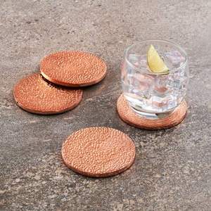 Dessous de verre ronds artistiques en métal pour les fêtes élégantes, les événements de mariage et le style de salon rustique moderne - Product Image 1