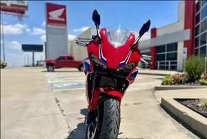 Moto sportive Honda CBR650R 2025 prête à rouler, disponible à la vente - Product Image 5