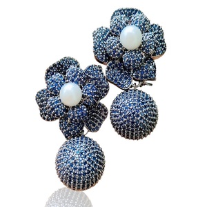 Pendientes llamativos de lujo de calidad Premium Radiant Nano Setting para bodas, fiestas, compromisos, aniversarios hechos de latón - Product Image 1