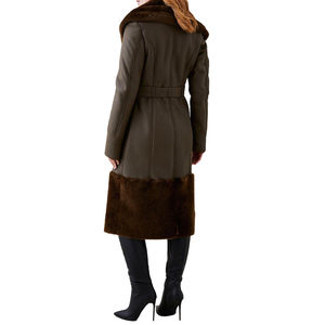 Manteaux en fourrure pour femmes élégants et luxueux avec doublure douce et chaude, parfaits pour la mode d'hiver et les occasions élégantes, offrant confort et grâce - Product Image 3