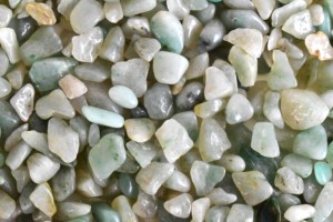 Vente en gros de pierres précieuses d'aventurine verte polie tendance, 1 kg de copeaux de cristaux irréguliers, écologiques, pierres de guérison Feng Shui en vrac - Product Image 3
