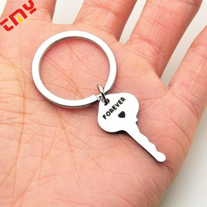 Porte-clés en forme de cœur séparé gravés sur mesure, porte-clés en acier inoxydable durable pour couple, ensemble pour petit ami petite amie - Product Image 6