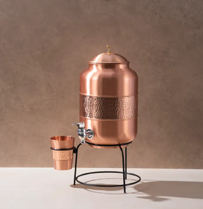 Base dispensadora de cobre martillado, para botella de agua grande, con grifo y tapa, disponible a precios de mayoreo. - Product Image 6