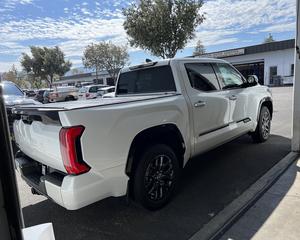 Toyota Tundra Platinum 2023 avec faible kilométrage - Prêt à être expédié - Product Image 6