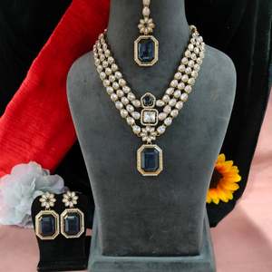 Latest Design Kundan Layered Necklace <b>Set</b> With Maang Tikka For Women Fine Detailing Rich Ethnic Appeal Ideal For Festive Events - Product Image 5