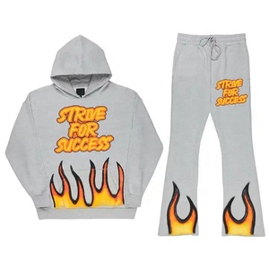 Survêtement décontracté pour hommes pantalon évasé avec logo personnalisé sérigraphie pull à capuche pantalon de survêtement gris empilé 100% coton - Product Image 1