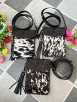 Sac bandoulière en cuir véritable de vachette, sculpté à la main, petite taille, pochette pour téléphone, sac à main avec pompon décoratif et fermeture éclair, pochette de poignet