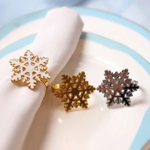 Rond de serviette en métal de conception de flocons de neige de la meilleure qualité pour la décoration de table de Noël à bas prix - Product Image 4