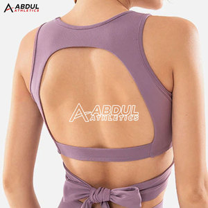 Conjunto de yoga diseñado para entrenamiento y ejercicio con ajuste flexible y tela suave para un movimiento cómodo y uso diario. - Product Image 3