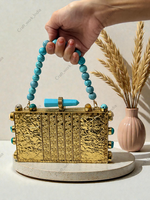 Pochette à panneaux en pierre de turquoise, pierres incrustées à la main, cadre doré orné, fabrication artisanale, luxe, écologique, chaînes, mode