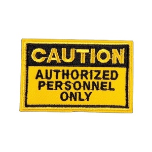 Écussons brodés personnalisés de qualité supérieure, fabriqués en usine, de forme rectangulaire pour vêtements et chapeaux, prix raisonnables - Product Image 4