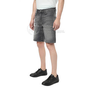 Short en jean pour homme avec design vieilli et ourlet roulé pour streetwear moderne Short en jean décontracté pour homme - Product Image 3