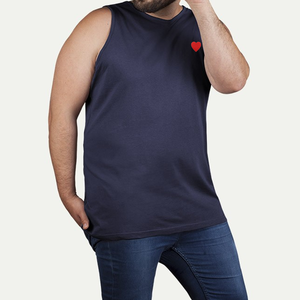 Camiseta sin mangas para hombre, cuello redondo, color azul marino, tejido informal con logo de corazón rojo en la parte delantera - Product Image 1