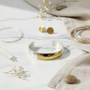 Brazalete Abierto de Latón Chapado en Oro, Elegante, con Diseño de Moda, Grabado Personalizado, Joyería de Moda, Regalo a Precio Económico - Product Image 4