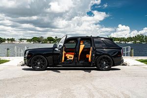 Rolls-Royce Cullinan Turbo 2024, Sedán Automático con Techo Corredizo, Faros Delanteros, Cámara Trasera de 360°, Asientos Eléctricos - Product Image 3