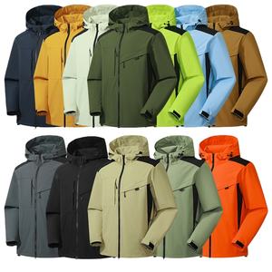 Veste Softshell d'extérieur imperméable coupe-vent à capuche avec logo personnalisé, patchwork d'automne, randonnée pour hommes 2026 - Product Image 1